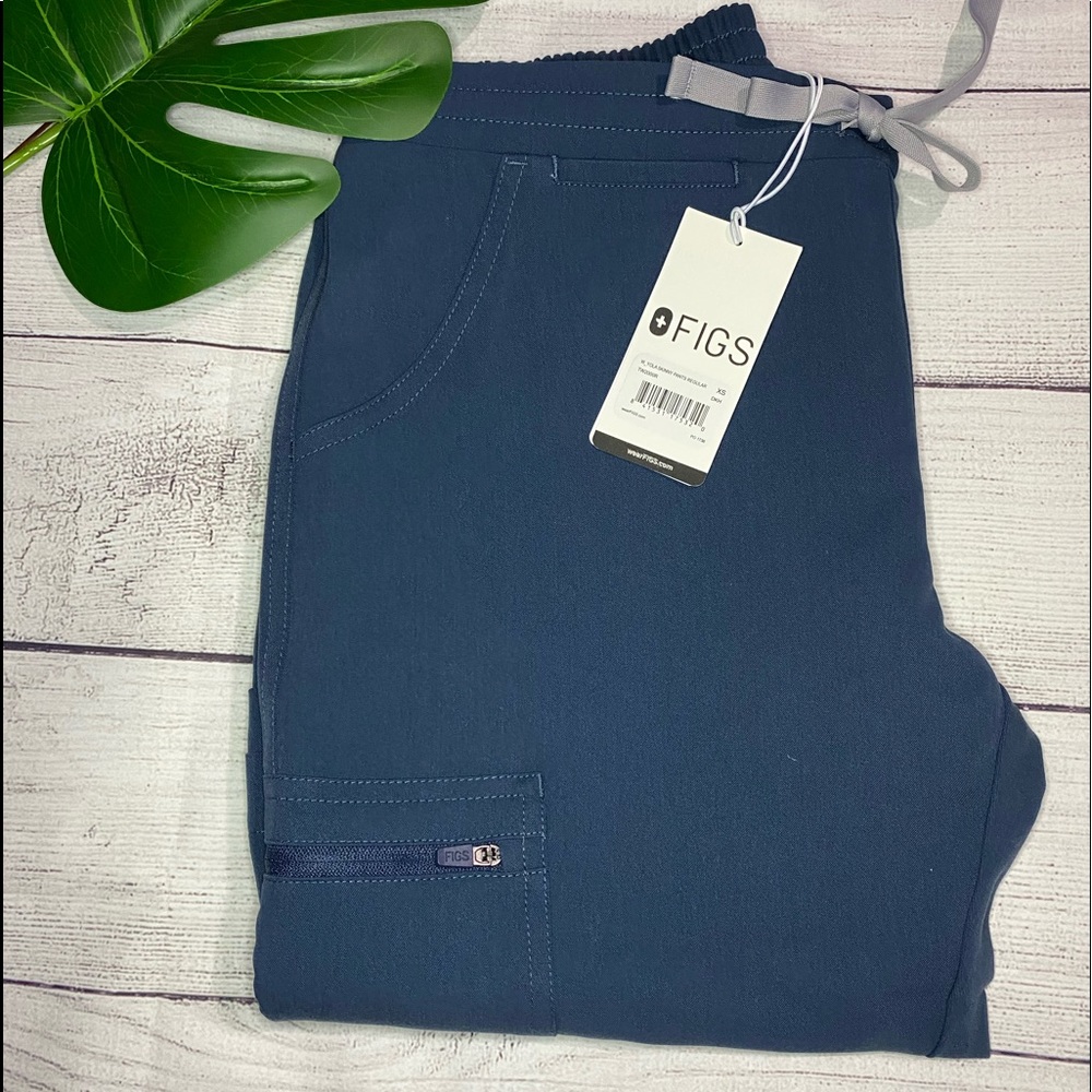 Figs scrubs dark harbor XS